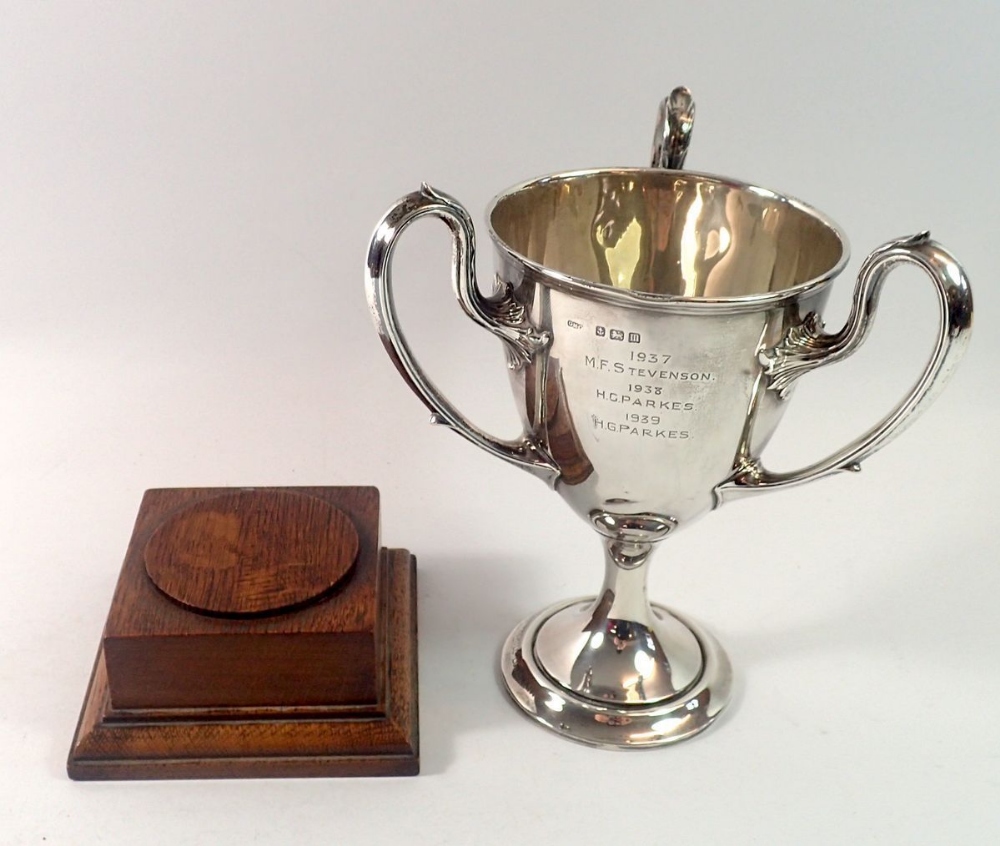 A silver three handled Art Nouveau trophy cup, 'Kingsland Grand Gymnasium Cup', engraved names, - Image 5 of 5