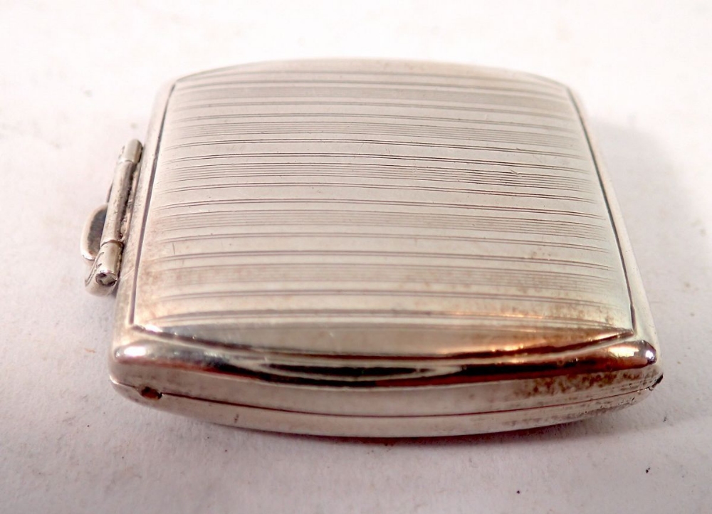 A silver cased watch, 3.5cm wide - Image 3 of 3