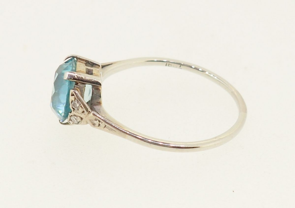 An 18 carat white gold ring set blue zircon on diamond chip shoulders, size P-Q, 2.6g - Image 3 of 5