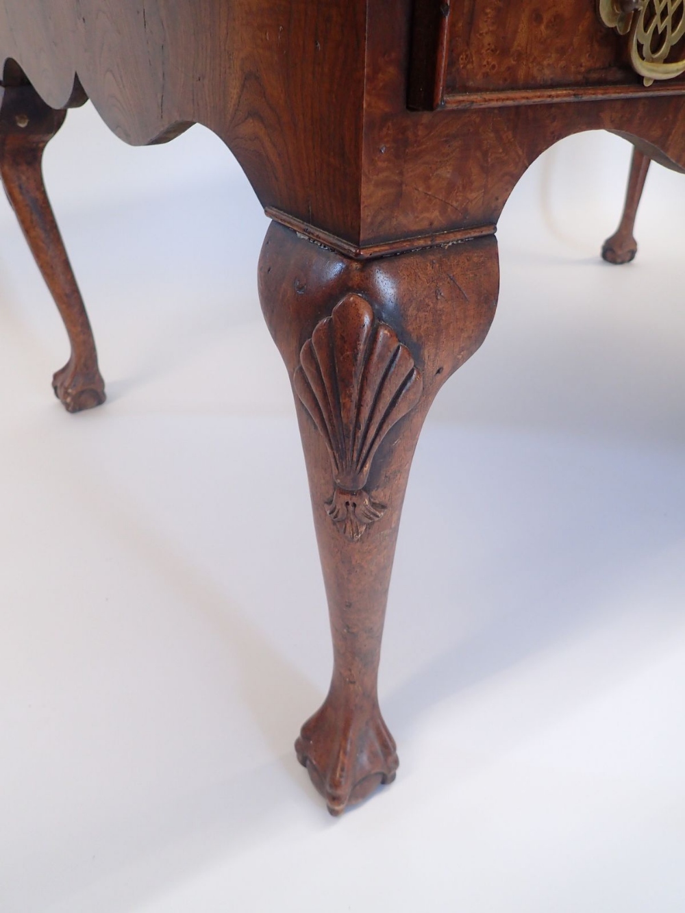 An early 20th century burr walnut large Queen Anne style library desk with five drawers (five - Image 4 of 5