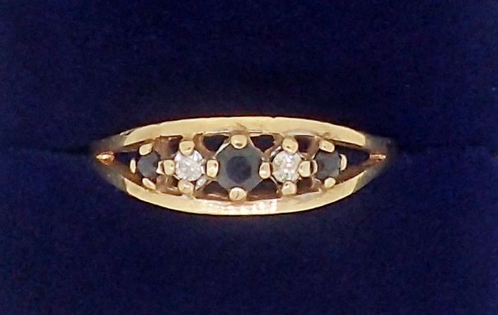 A 9 carat gold ring set three sapphires and two diamonds, size O-P, 1.7g