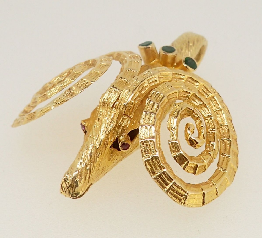 A 1970's rams head pendant in 18 carat gold, 4.5cm long