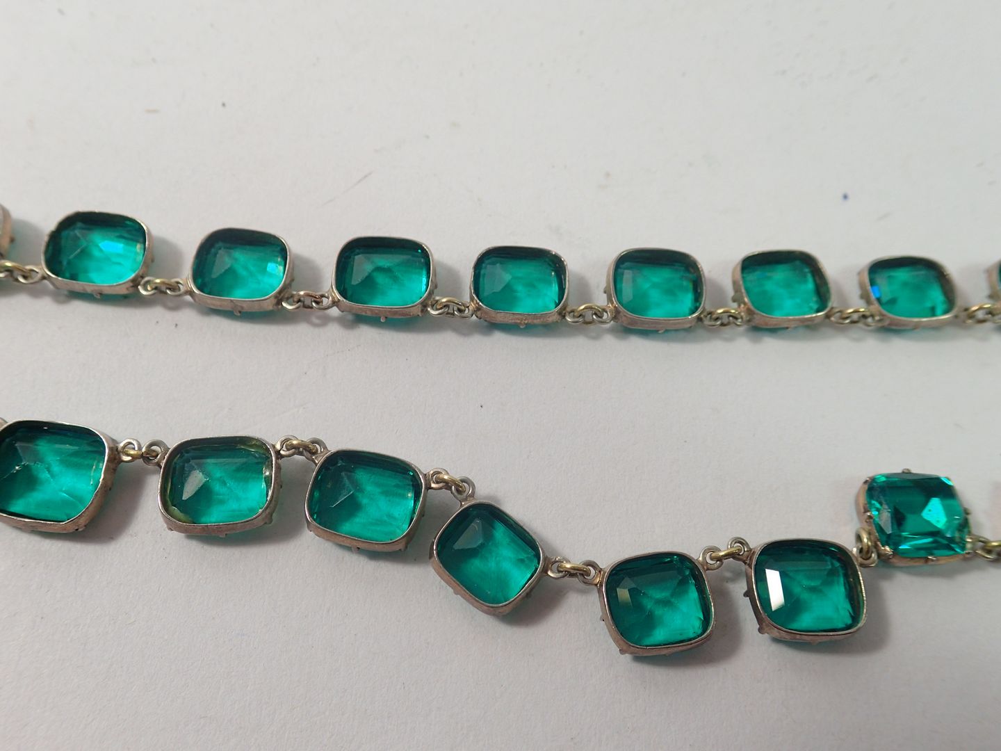 An Art Deco white metal and green paste necklace - Image 3 of 6