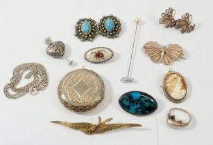 A group of vintage costume jewellery including silver chain, turquoise enamel brooch, filigree etc.