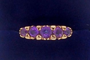 An antique style 9 carat gold ring set five graduated amethysts, 2.6g, size P