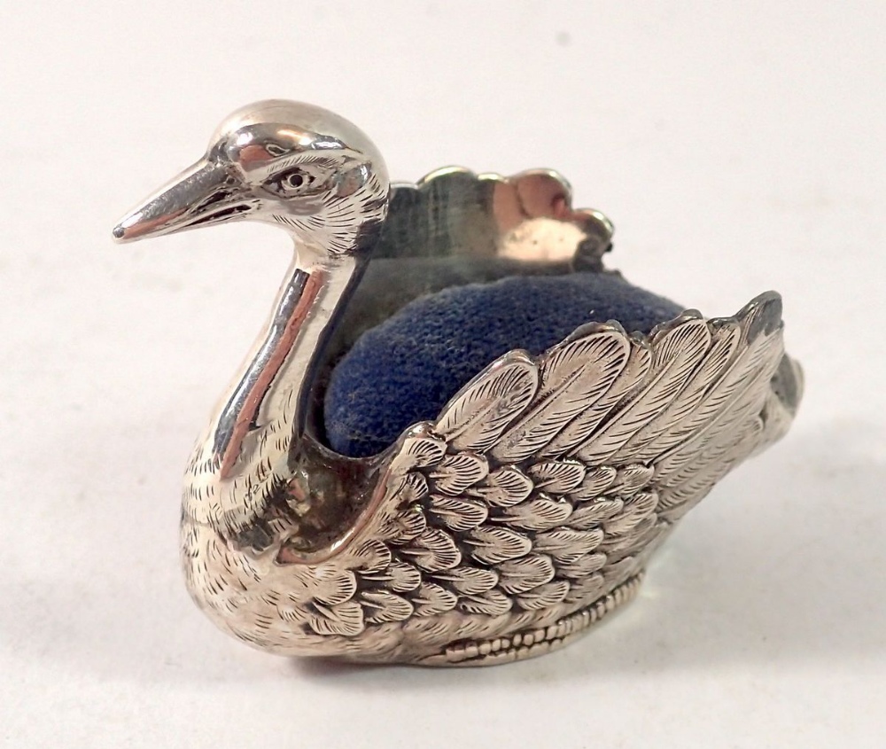 A sterling silver swan pin cushion, 6cm long