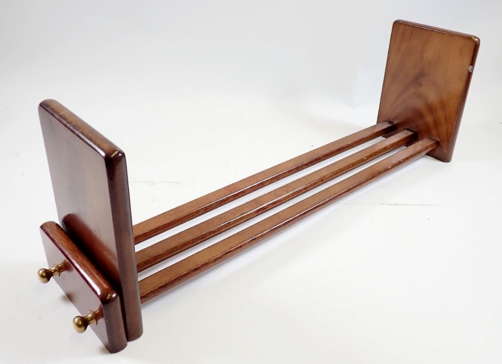 An extending wooden book rack, 55cm long - Image 2 of 2