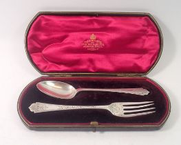A cased silver child's spoon and fork, Sheffield 1900/01 by Roberts & Belk, 58g