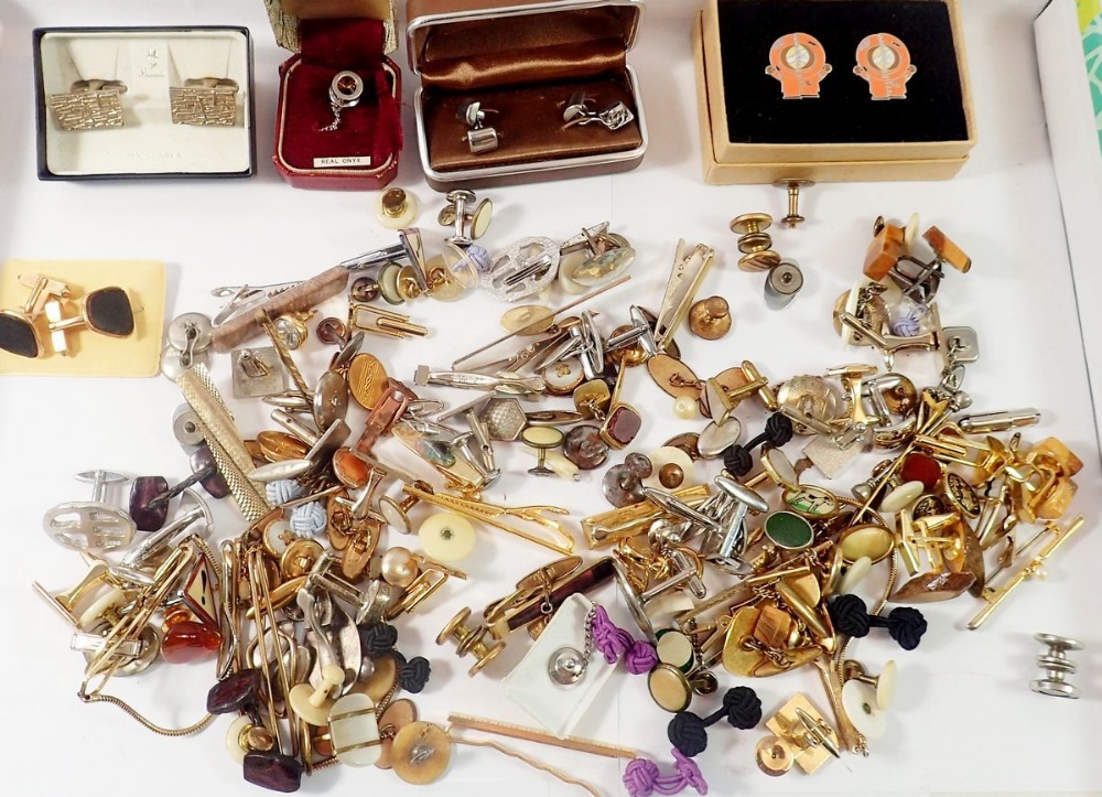 A group of gentleman's cufflinks, tie clips etc.