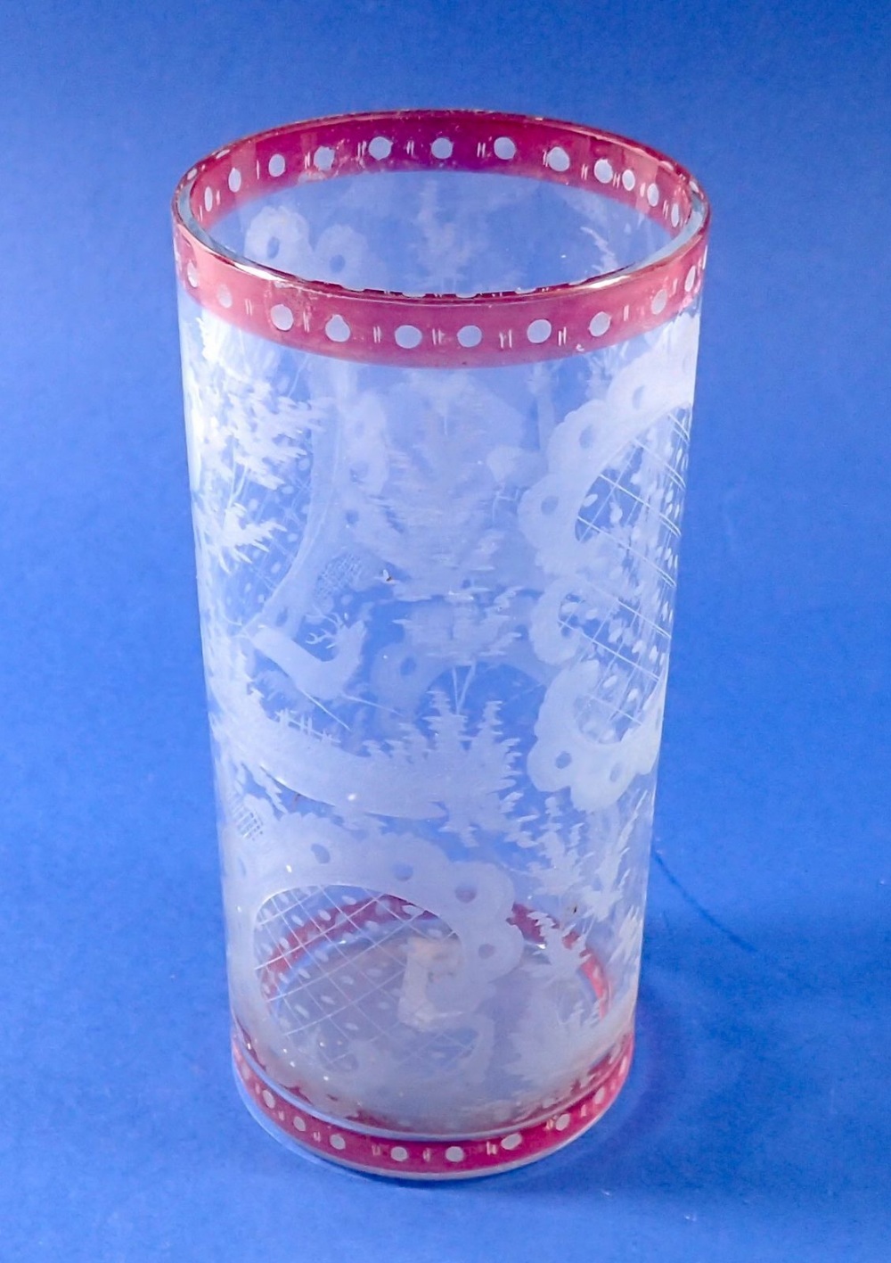 A Bohemian glass tumbler etched stags and landscape decoration, 15cm - Bild 2 aus 2