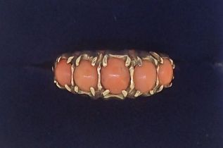 A Victorian 9 carat gold graduated coral set ring, size N, 1.8g