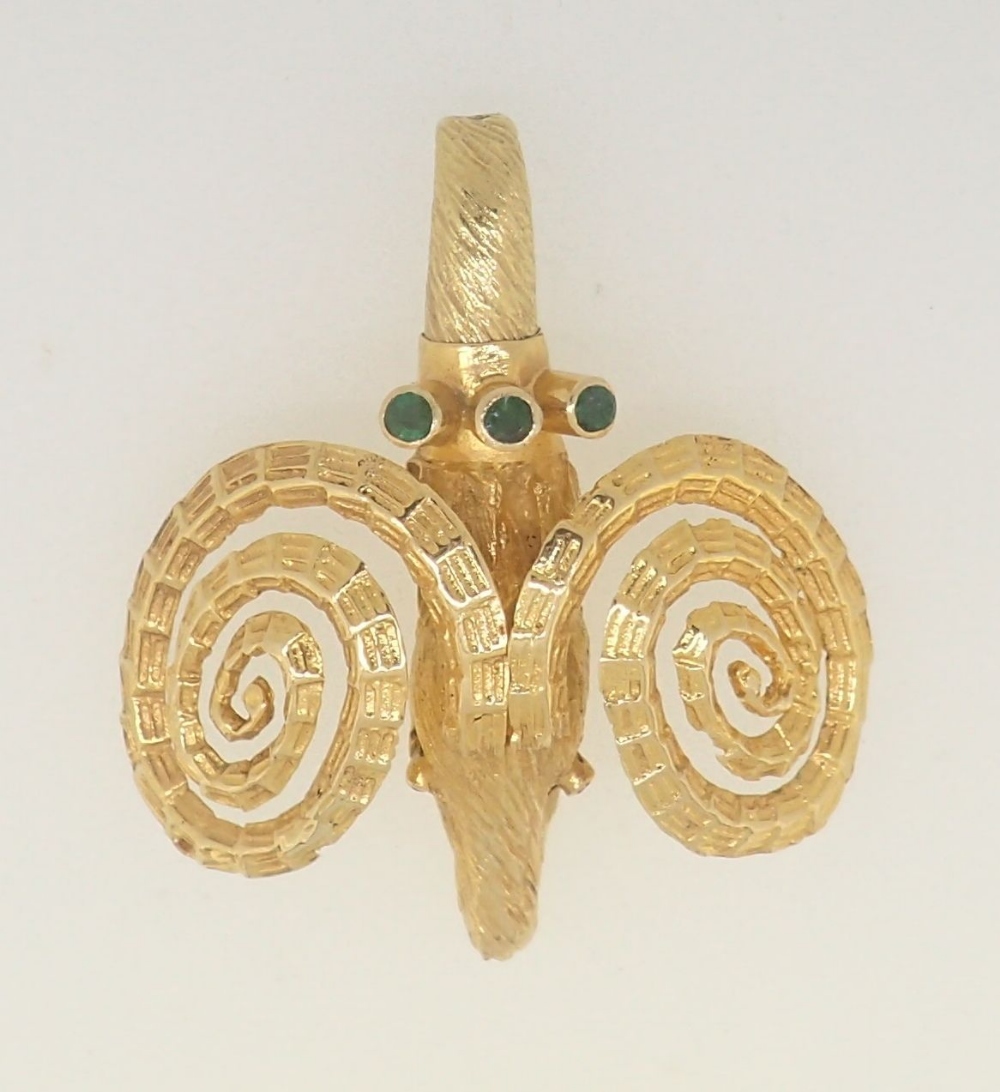 A 1970's rams head pendant in 18 carat gold, 4.5cm long - Image 3 of 4