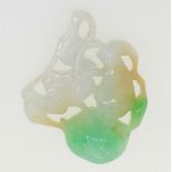 A Chinese carved jade pendant with gourd, 3.7 x 3cm
