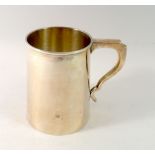 A silver pint tankard (not engraved), London 1924 260g, 12cm tall