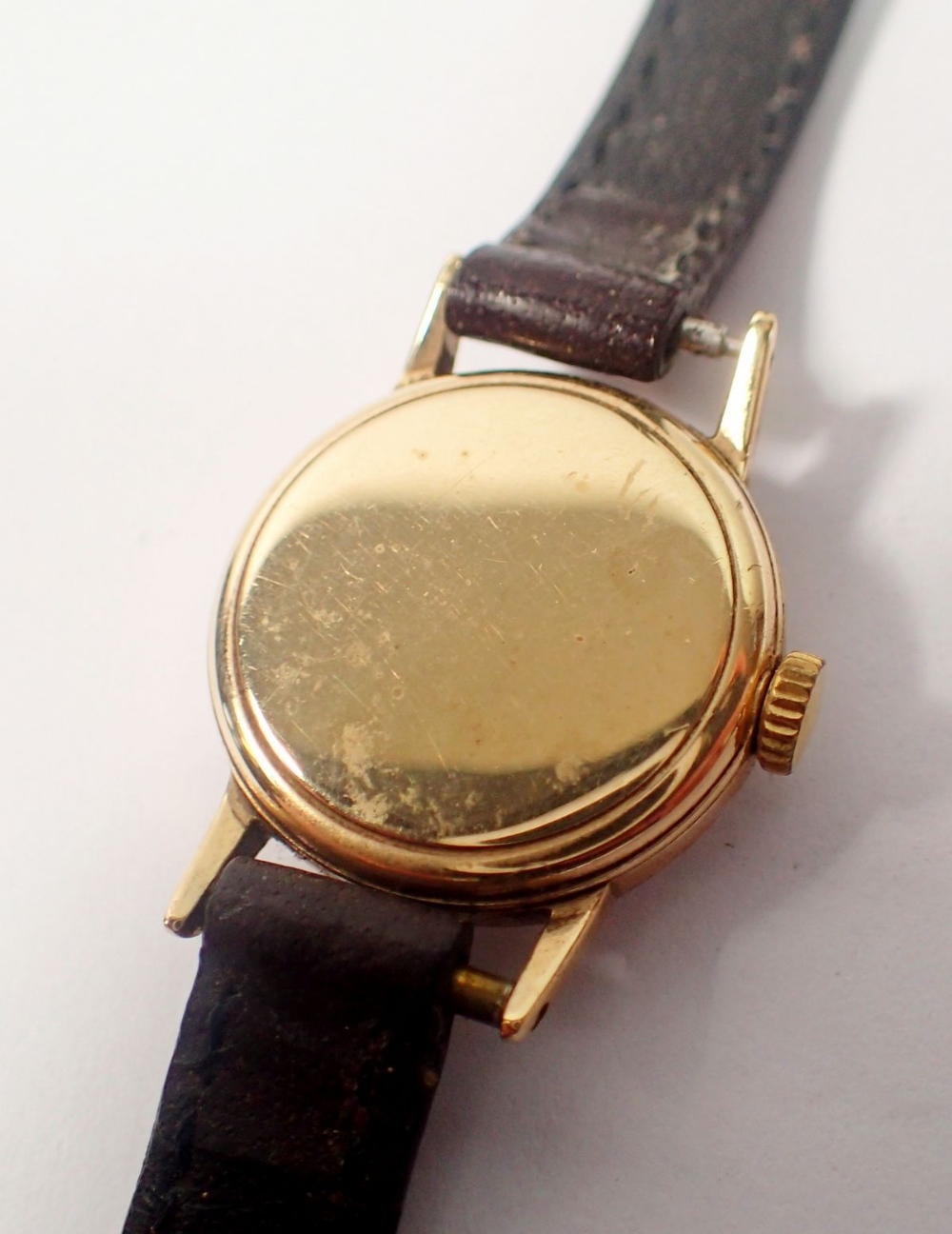 A 9 carat gold Omega ladies wrist watch - Bild 3 aus 3