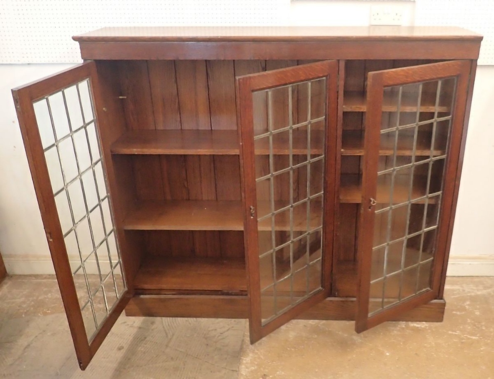 An early 20th century oak lead glazed dwarf bookcase with three doors enclosing shelves, 156cm - Image 4 of 5