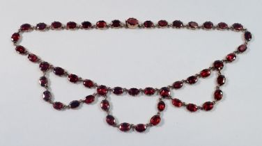 A Victorian triple swag gold necklace set oval cut garnets, 24.4g, unmarked