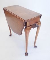 An early 20th century oak small dropleaf occasional table, 90 x 61cm