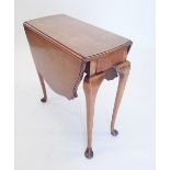 An early 20th century oak small dropleaf occasional table, 90 x 61cm