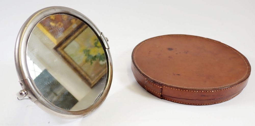 An Edwardian circular plated gentlemen's easel mirror in leather case and photograph frame - Image 2 of 4