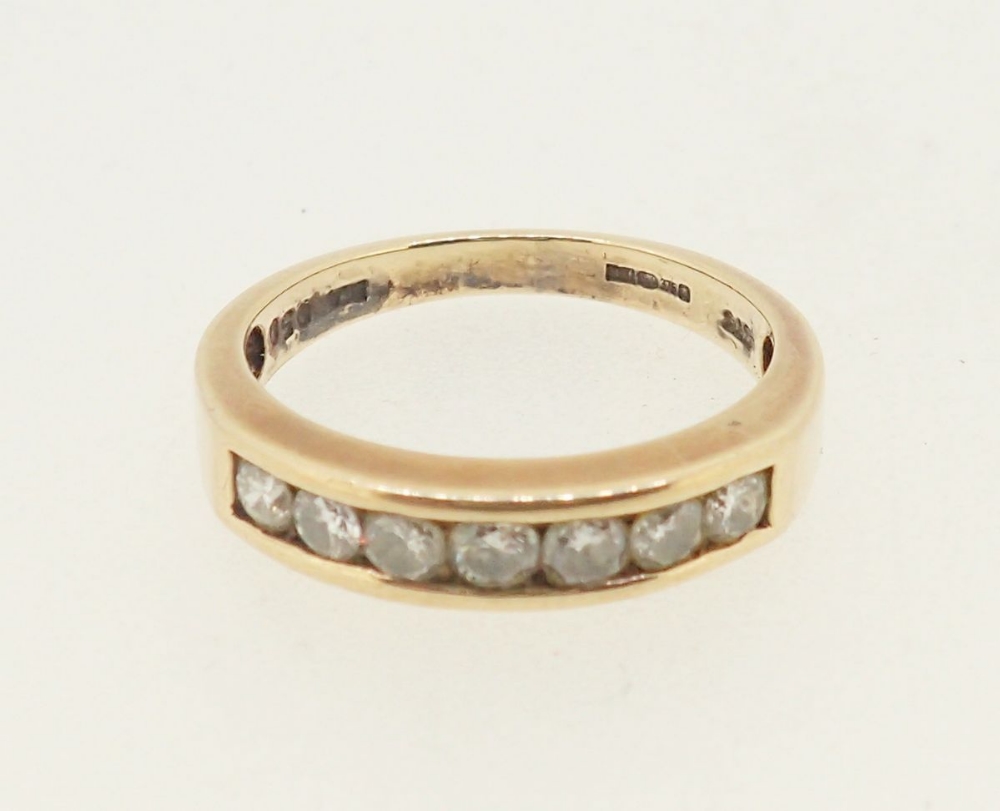A 9 carat gold seven stone diamond ring, 2.5g, size M - Image 2 of 4