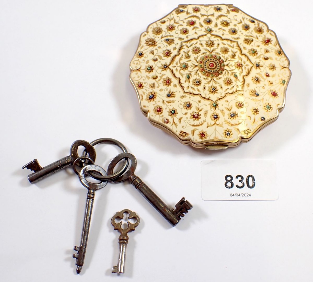 A vintage compact, mother of pearl bookmark and various keys