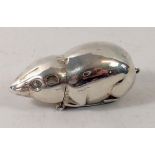 A novelty mouse form silver vesta case, 20g, 6cm long