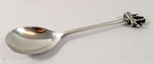 A silver commemorative tea spoon for the Mayflower ship, London 1956, 25g