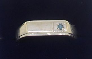 A 9 carat white gold gentlemen's ring set turquoise stone, 3.3g, size U