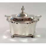 A silver fluted sugar bowl with hinged lid and pad feet, Chester 1902, 198g and a pair of claw