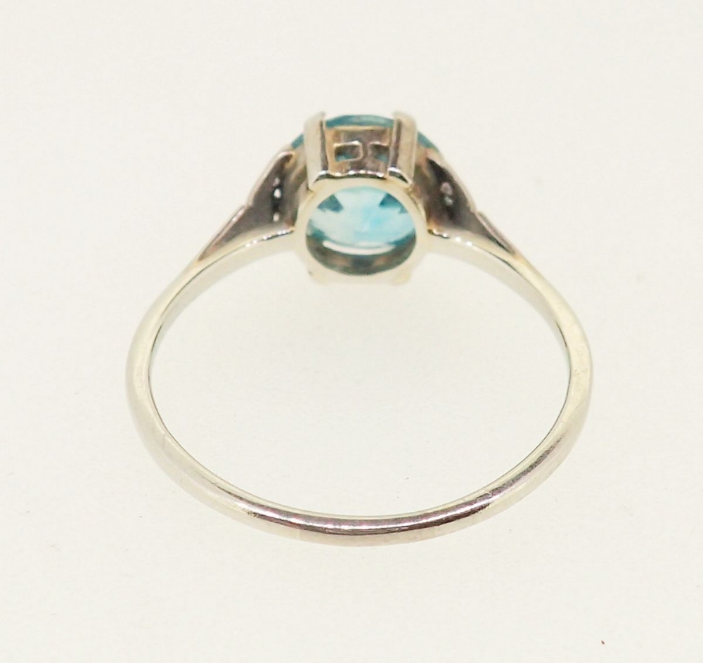 An 18 carat white gold ring set blue zircon on diamond chip shoulders, size P-Q, 2.6g - Image 4 of 5