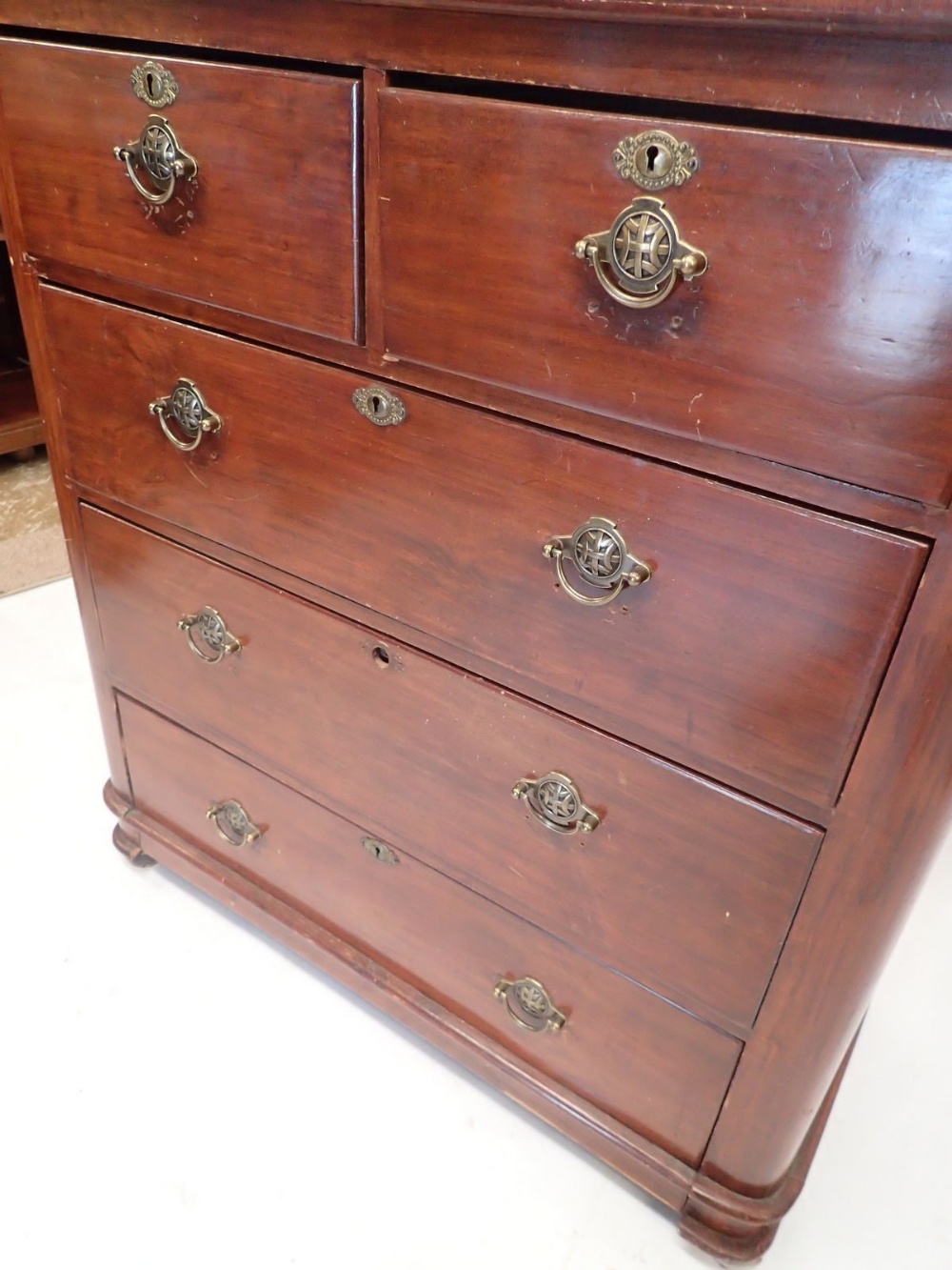 A late Victorian mahogany finish chest of two short and three long drawers, 92.5 x 43 x 105cm high - Image 3 of 3