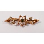 A Victorian 15ct gold bar brooch set peridot and seed pearls, 2.3g, 4cm wide