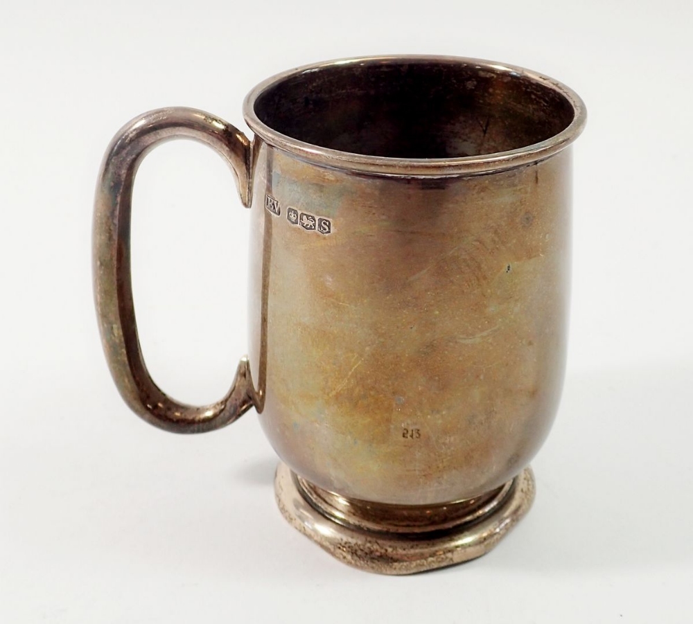 A silver christening mug by Viners Ltd, Sheffield 1935, 187g - Image 2 of 3