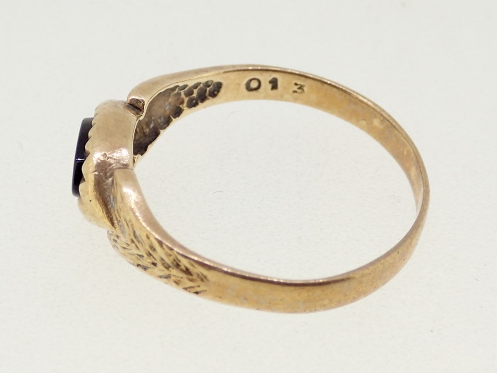 A 9 carat gold ring set oval black stone, size L, 1.4g - Image 2 of 3
