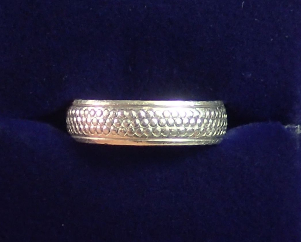 A 9 carat white gold wedding ring 5mm wide, size J, 5g - Image 2 of 2