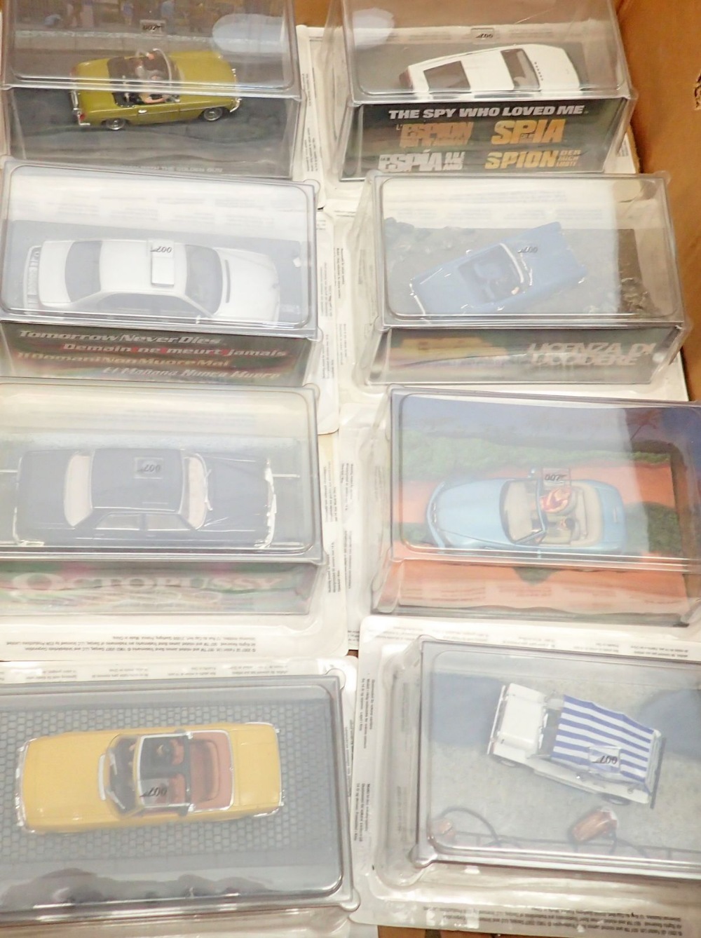The James Bond Car Collection - group of twenty three model cars and magazine, cars all in - Image 3 of 5