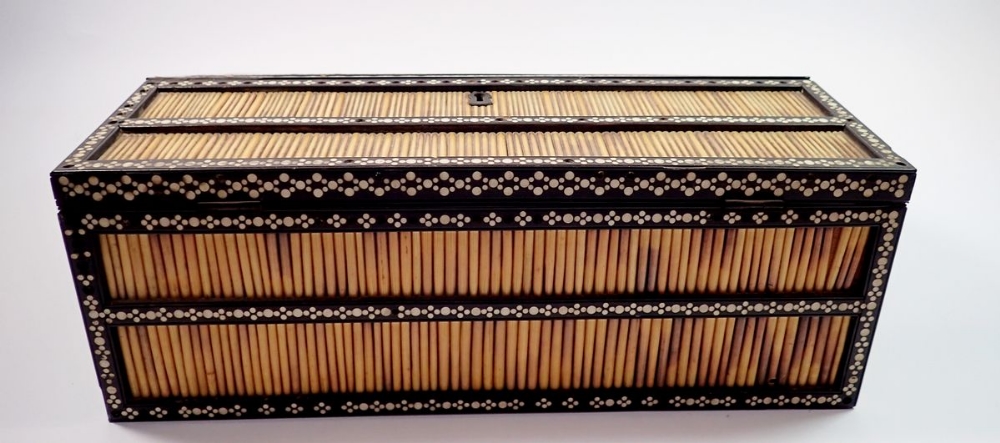 A 19th century Anglo Indian porcupine quill writing slope, the fully fitted interior with red and - Bild 8 aus 10