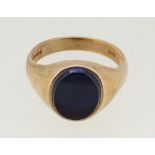 A 9 carat gold gent's black onyx signet ring, 6g, size S