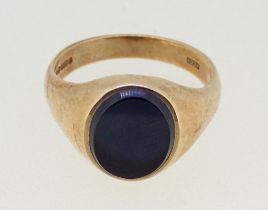 A 9 carat gold gent's black onyx signet ring, 6g, size S