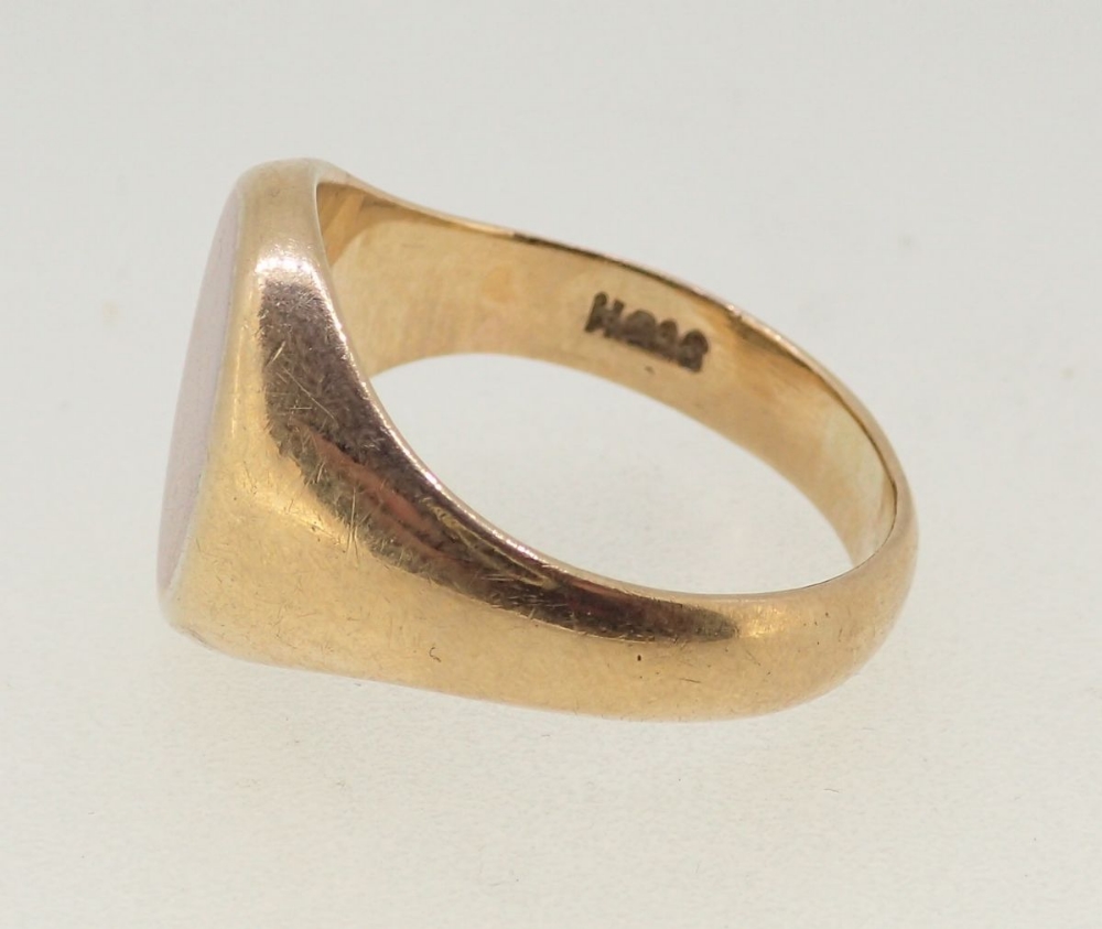 A 9 carat gold signet ring, size T, 7.5g - Image 3 of 4