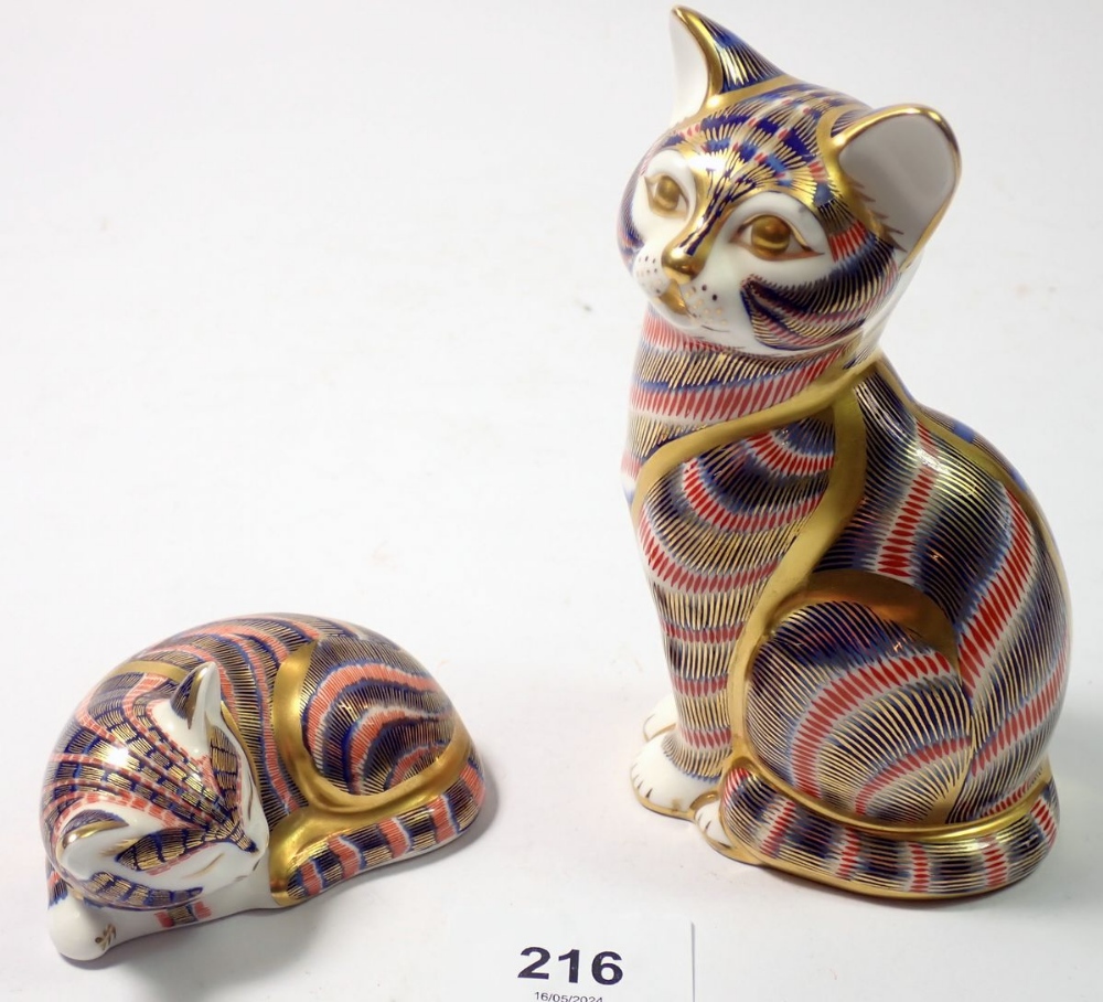 Two Royal Crown Derby cat and kitten paperweights, 12.5cm tall