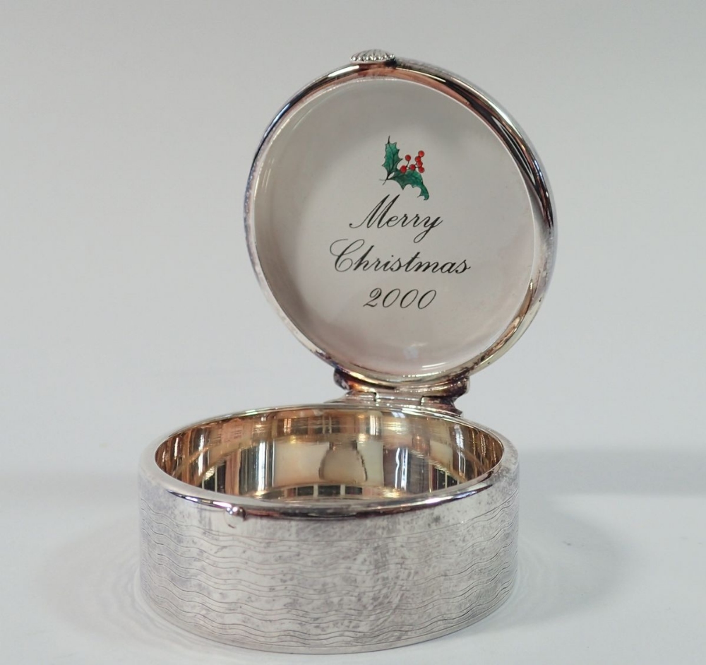 A Thistle & Bee silver Christmas trinket box with enamel poinsettia lid, 4.5cm diameter - Image 2 of 4