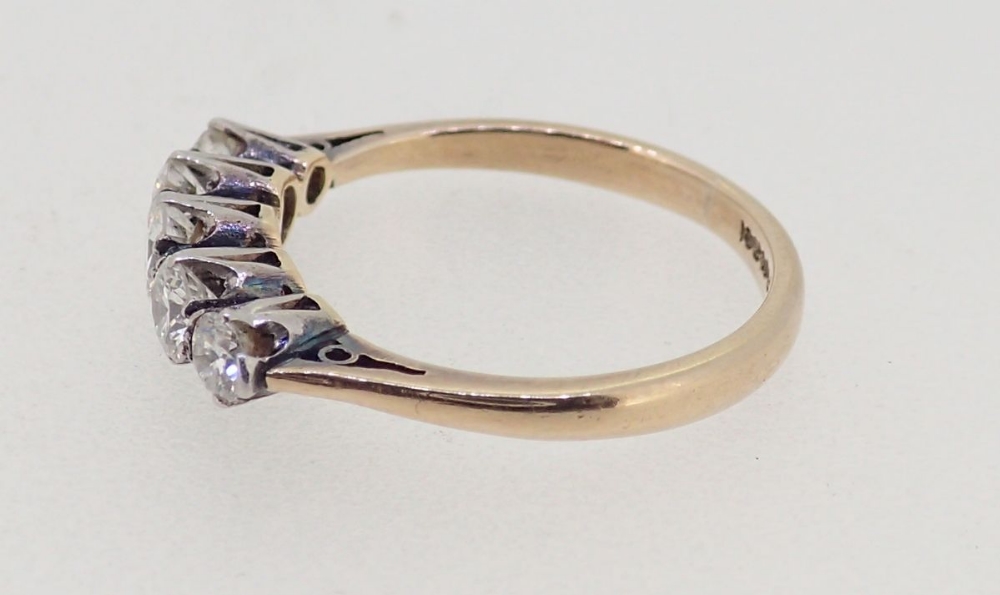 An 18ct gold nd platinum set five stone diamond ring, size I to J, 2g - Image 3 of 4