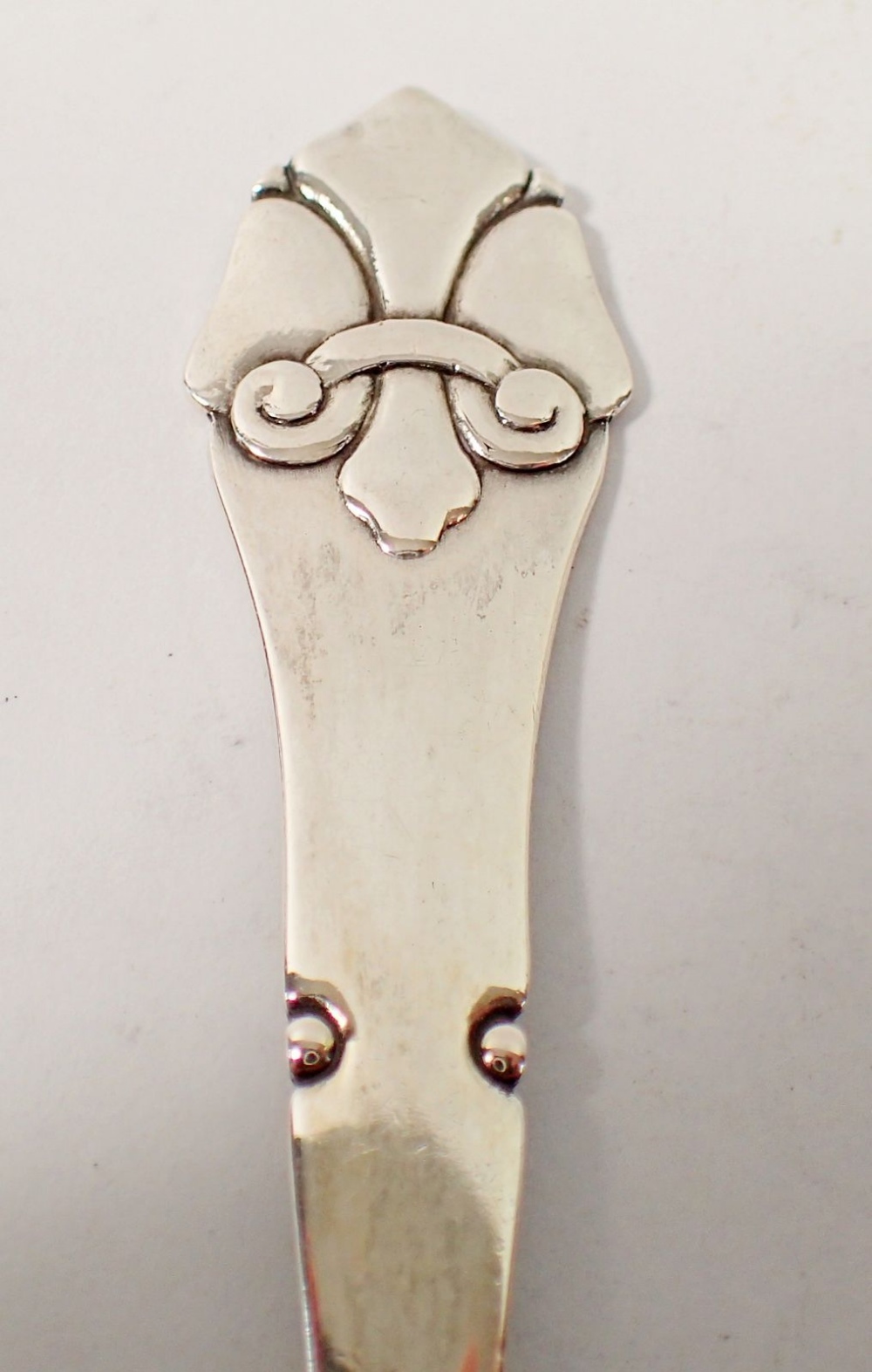 A Danish silver spoon with Art Nouveau style teriminal, Makers mark FC, 15cm long - Bild 3 aus 3