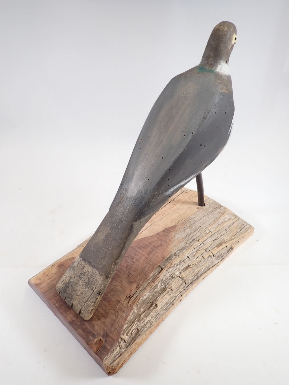 A mounted mid 20th century decoy pigeon with glass eyes, 28cm tall - Image 3 of 4