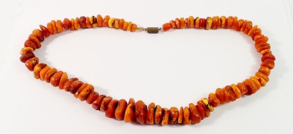 An amber chip necklace, 52cm long, 70g