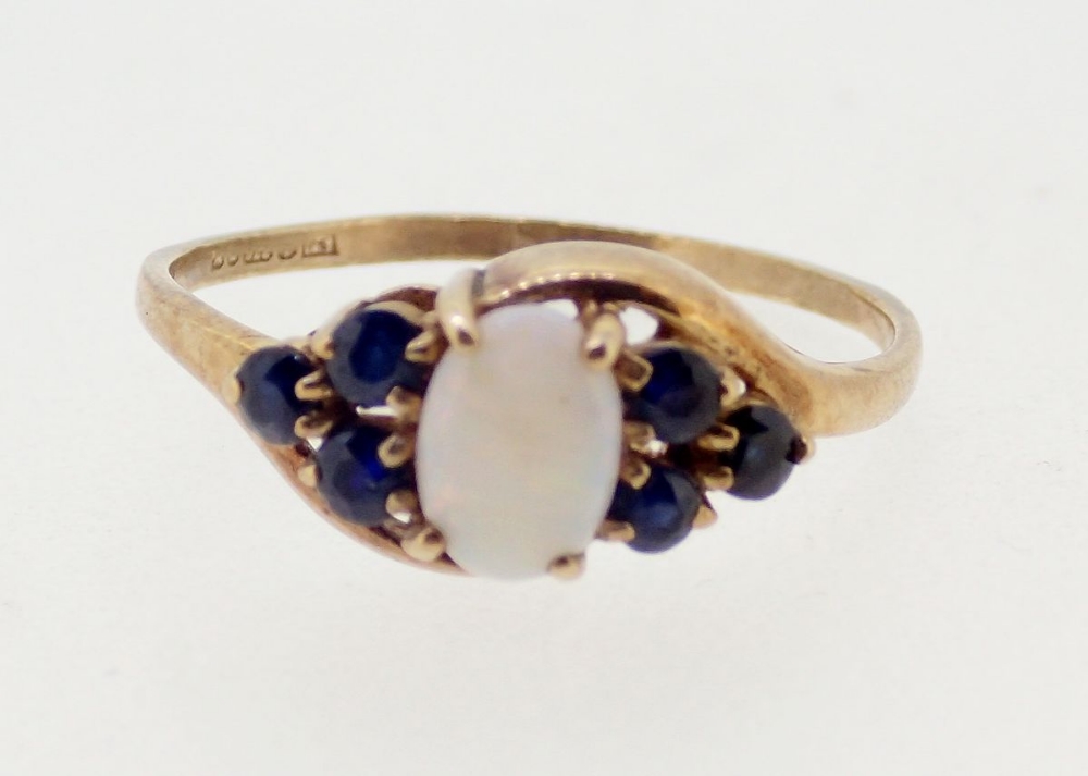 A 9 carat gold ring set opal flanked by six sapphires, size M, 1.1g - Image 2 of 4