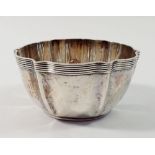 A silver sugar bowl with reeded rim, 10.5cm diameter, London 1915, 138g