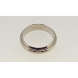 A 10k white gold gents wedding ring, size S, 6.3g